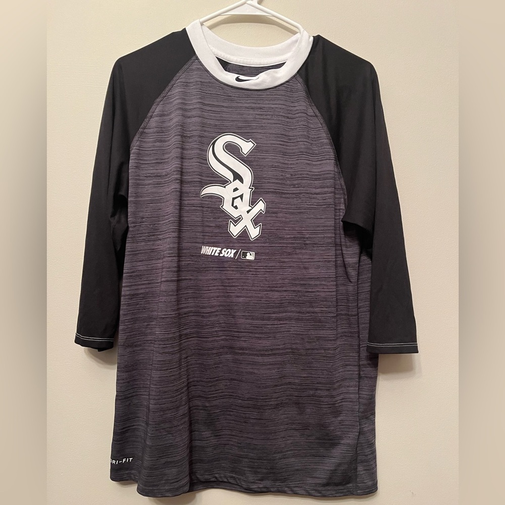 Chicago White Sox Nike The Nike Tee Raglan Shirt Mens M Gray MLB Genuine Merch